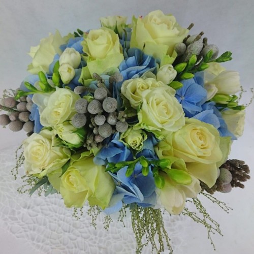 Bridal bouquet with a blue accent